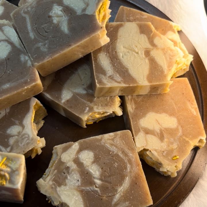 YELLOW SANDALWOOD CALMING SOAP BAR